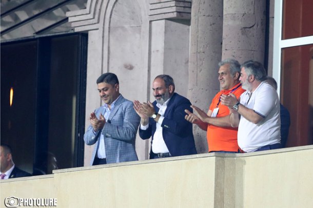 Сборная легенд футбола Латинской Америки победила европейцев в матче в Ереване